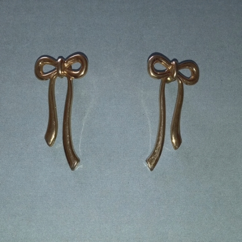 Goldtone Tied Ribbon Pin for Scarf/Lapel/Tie/Handbag or Shoe